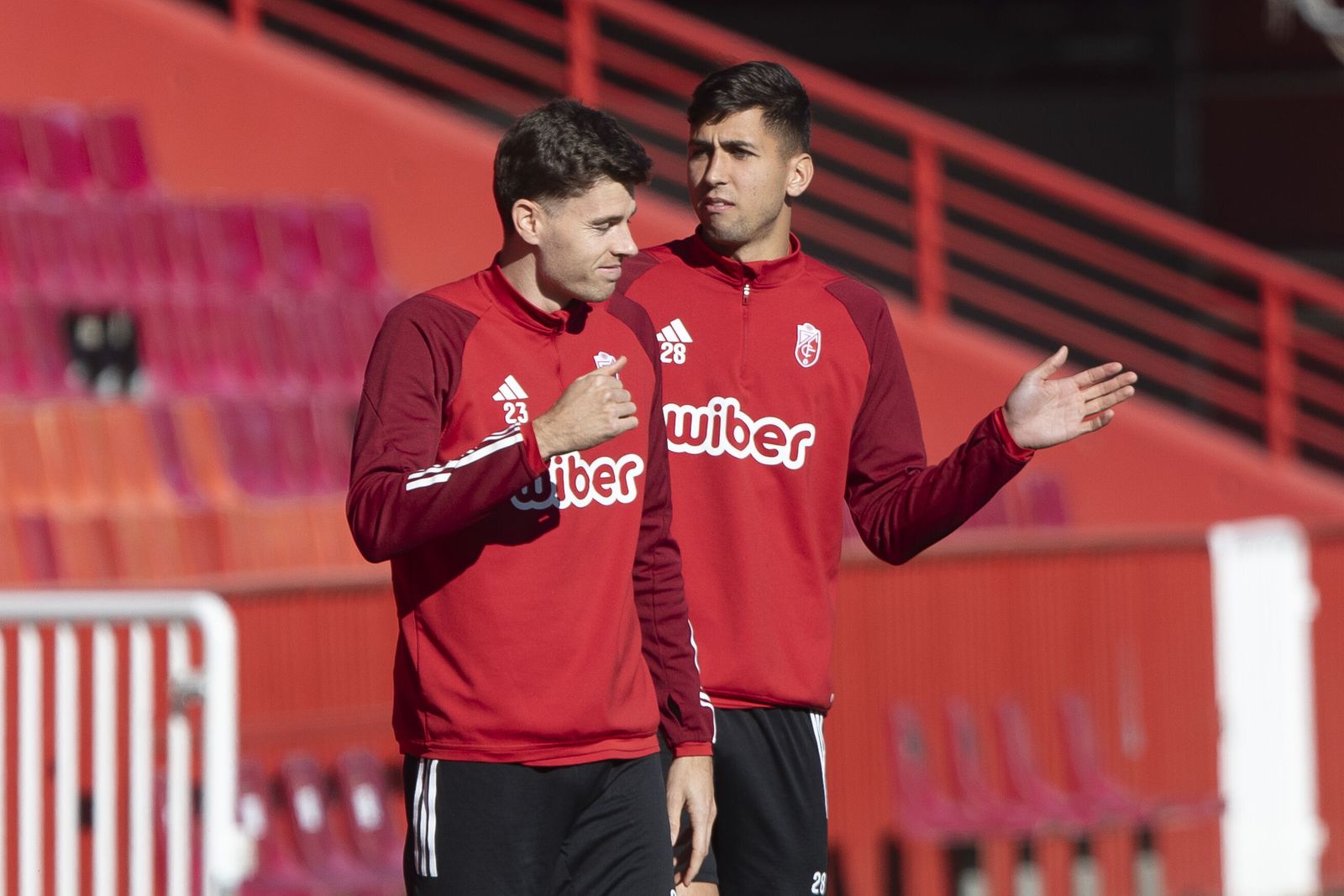 Las imágenes del entrenamiento del Granada CF con sus nuevos fichajes
