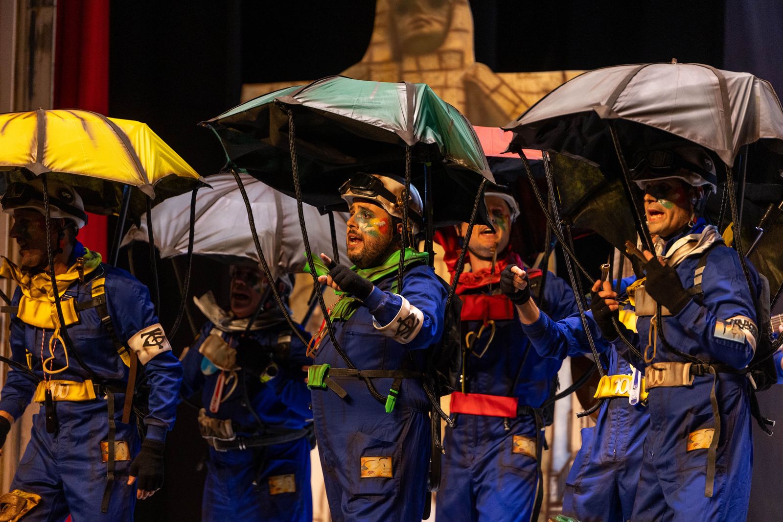 Imágenes de la actuación de la comparsa de Valverde del Camino "Los Lanzaos" en el Carnaval Colombino