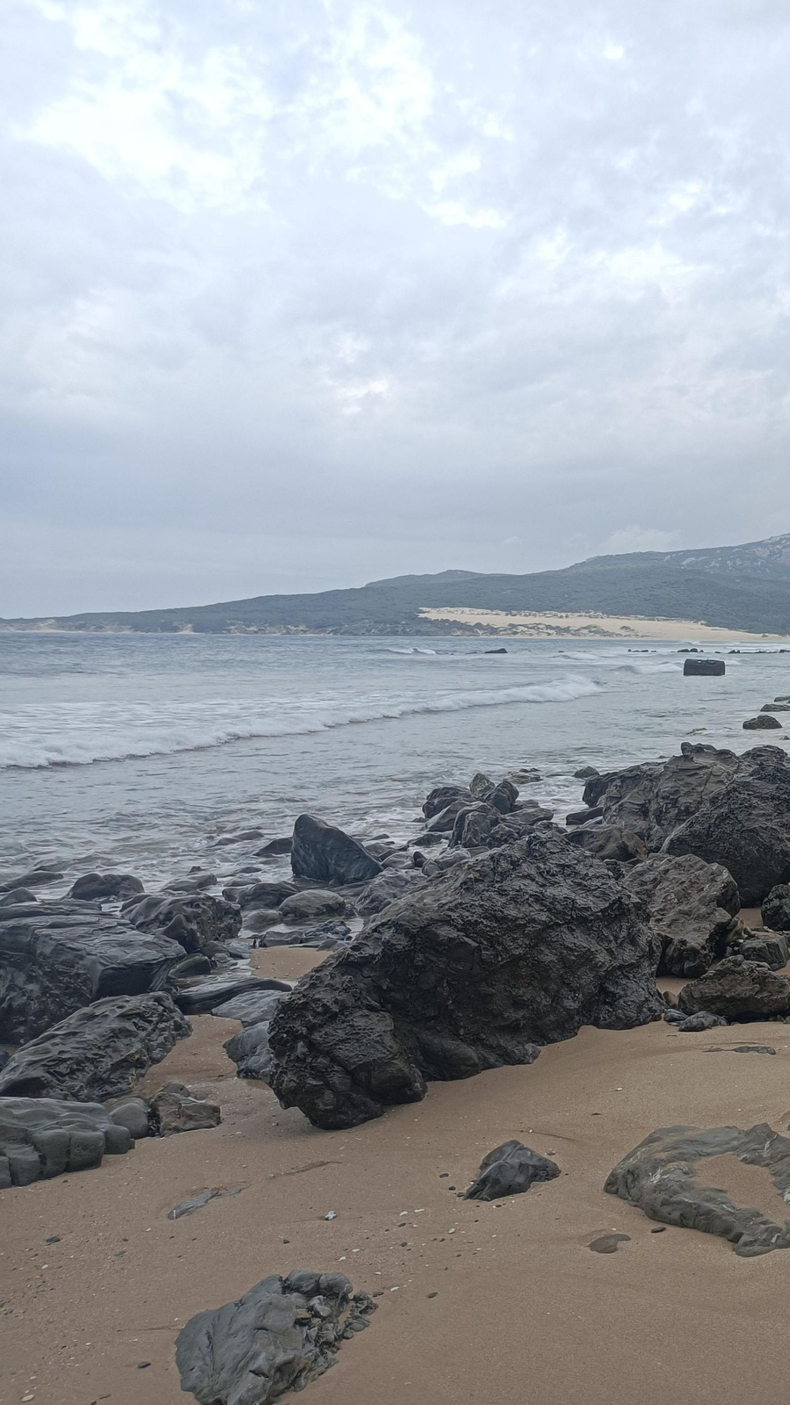 Pasamos estas rocas para dejar atrás Los Lances.