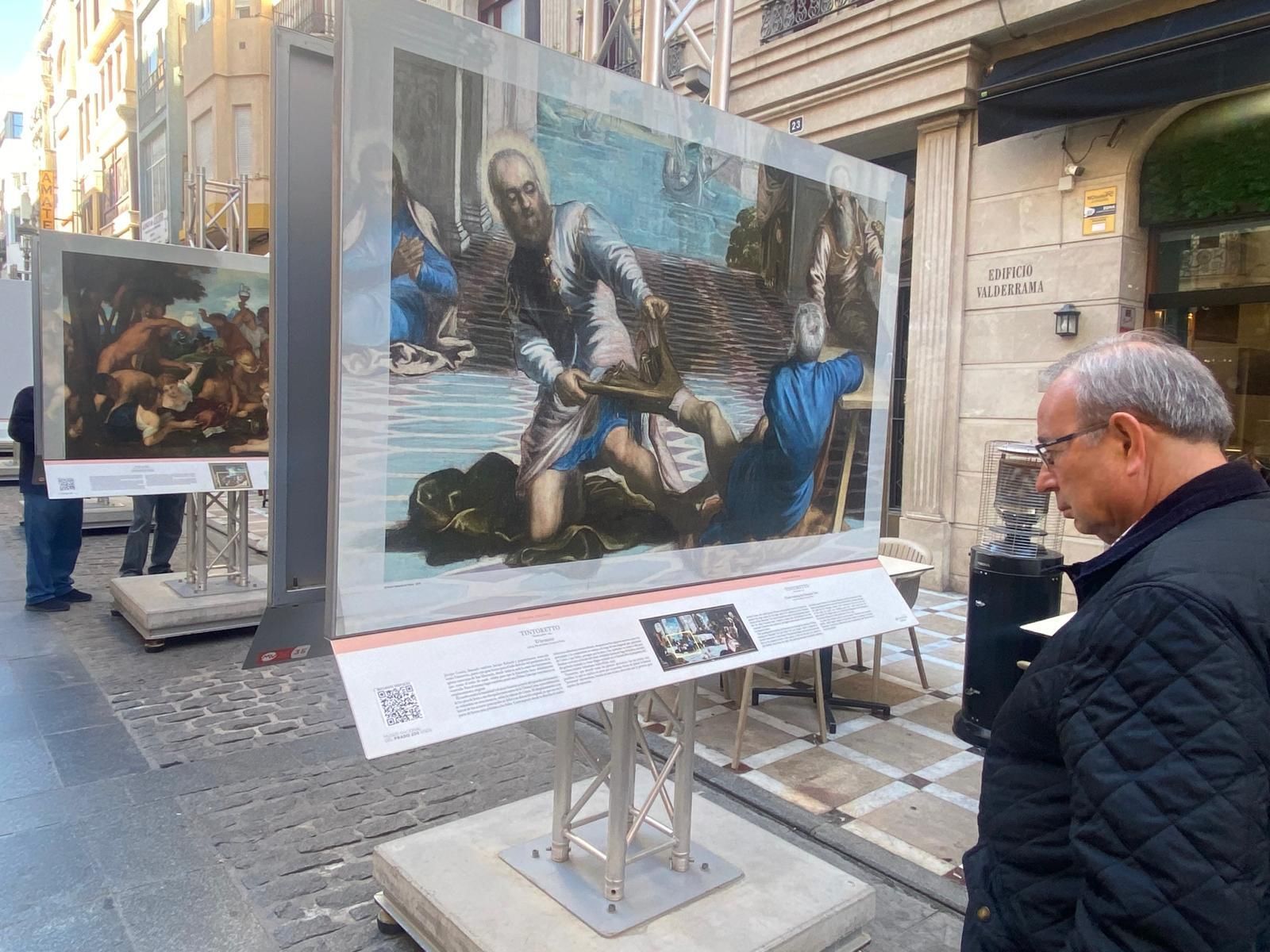 Los paneles de gran formato se distribuyen a lo largo de Bernabé Soriano.