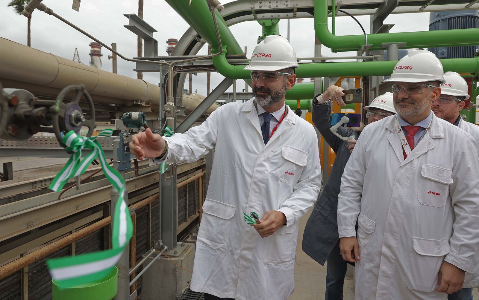 Imágenes de la inauguración de la nueva planta de reutilización de agua de Cepsa