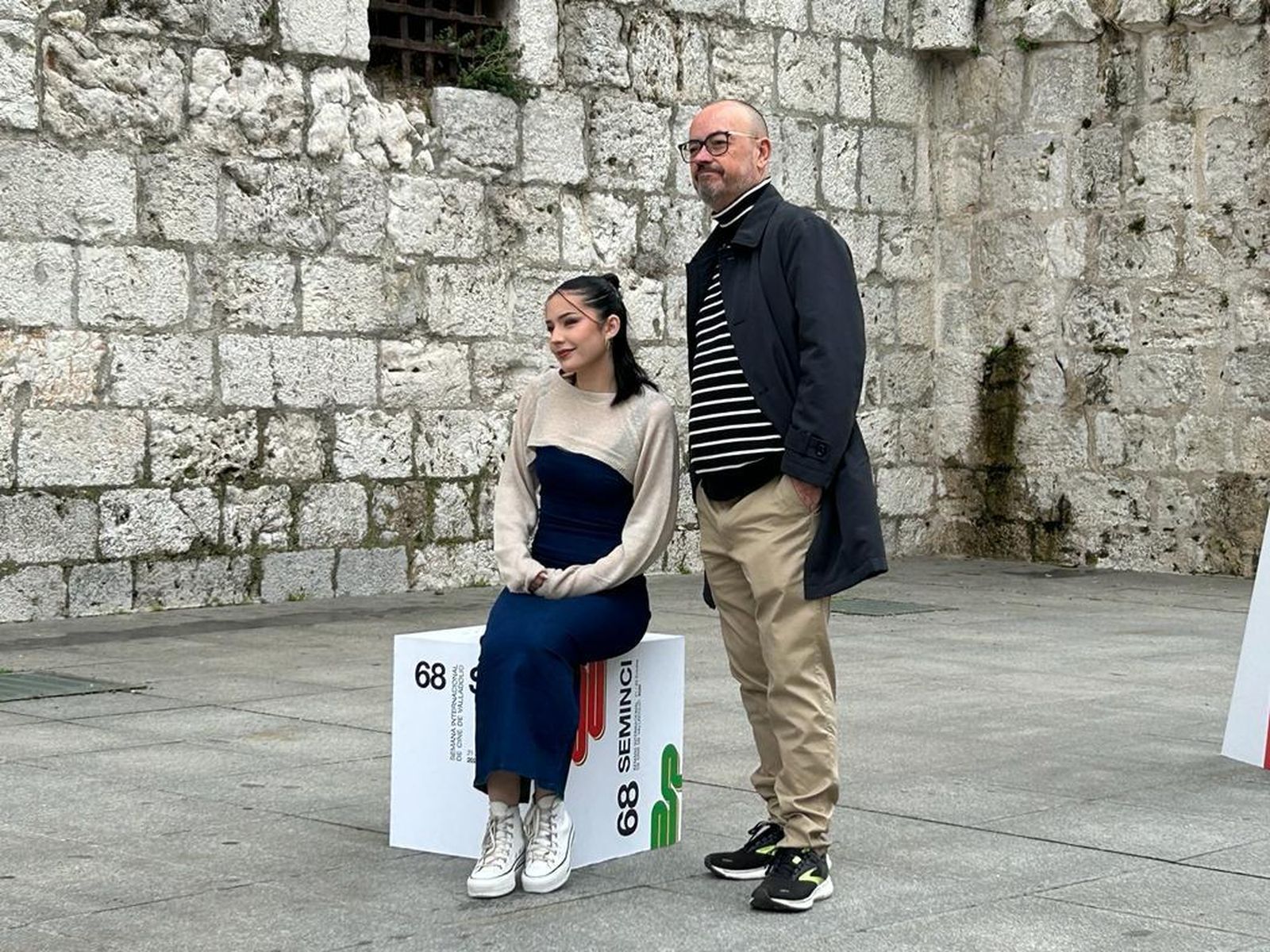 La actriz gaditana Lupe Mateo Barredo con el director de 'El amor de Andrea', Manuel Martín Cuenca, durante la Seminci