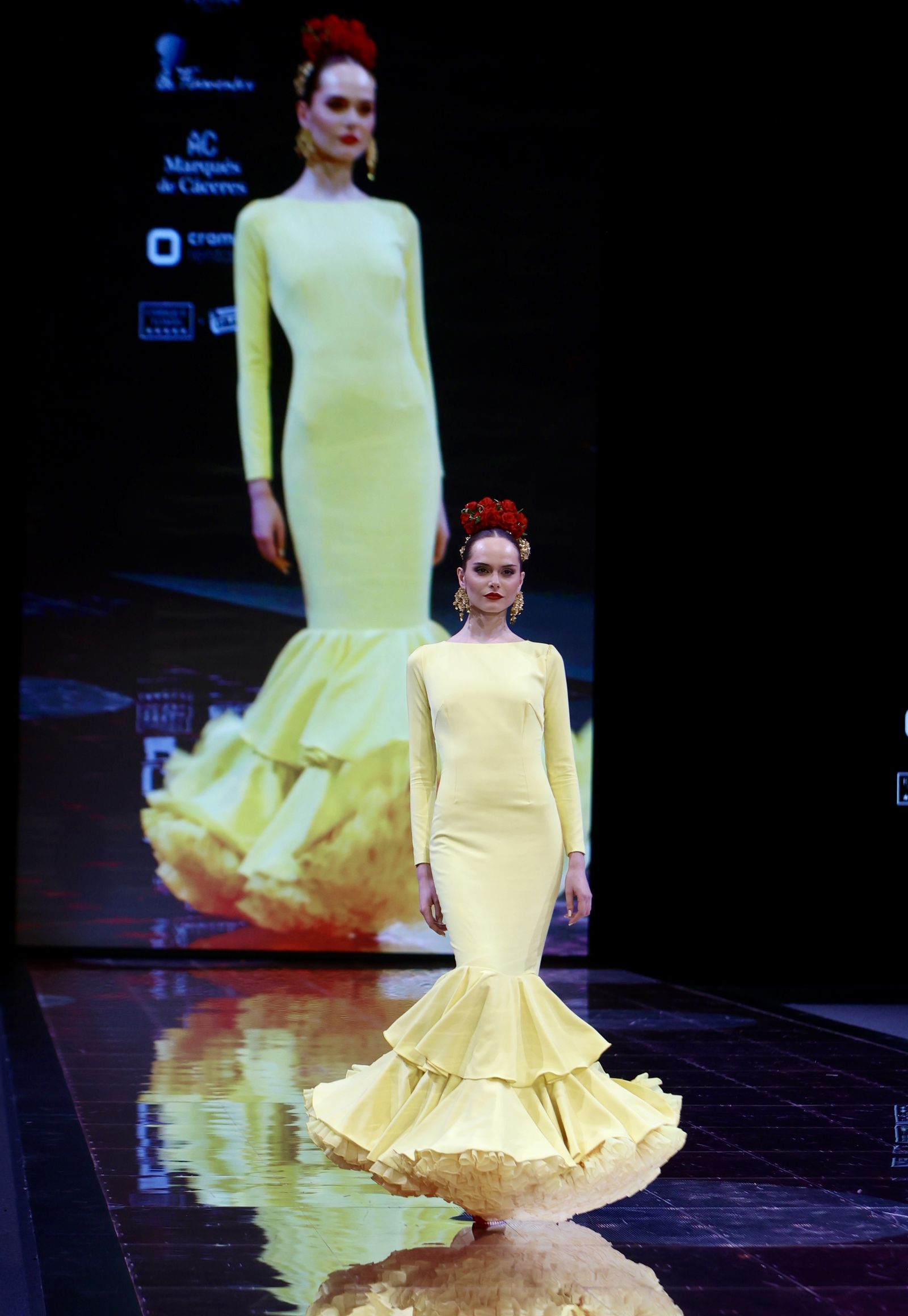 Desfile de Rosa Pedroche en SIMOF, todas las fotos