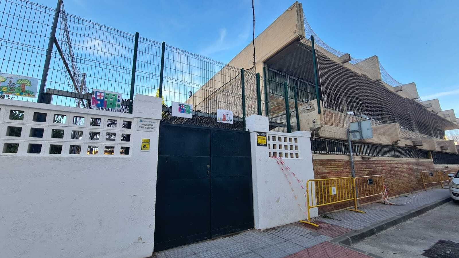 El edificio principal del colegio San Ignacio sin uso docente por su mal estado.