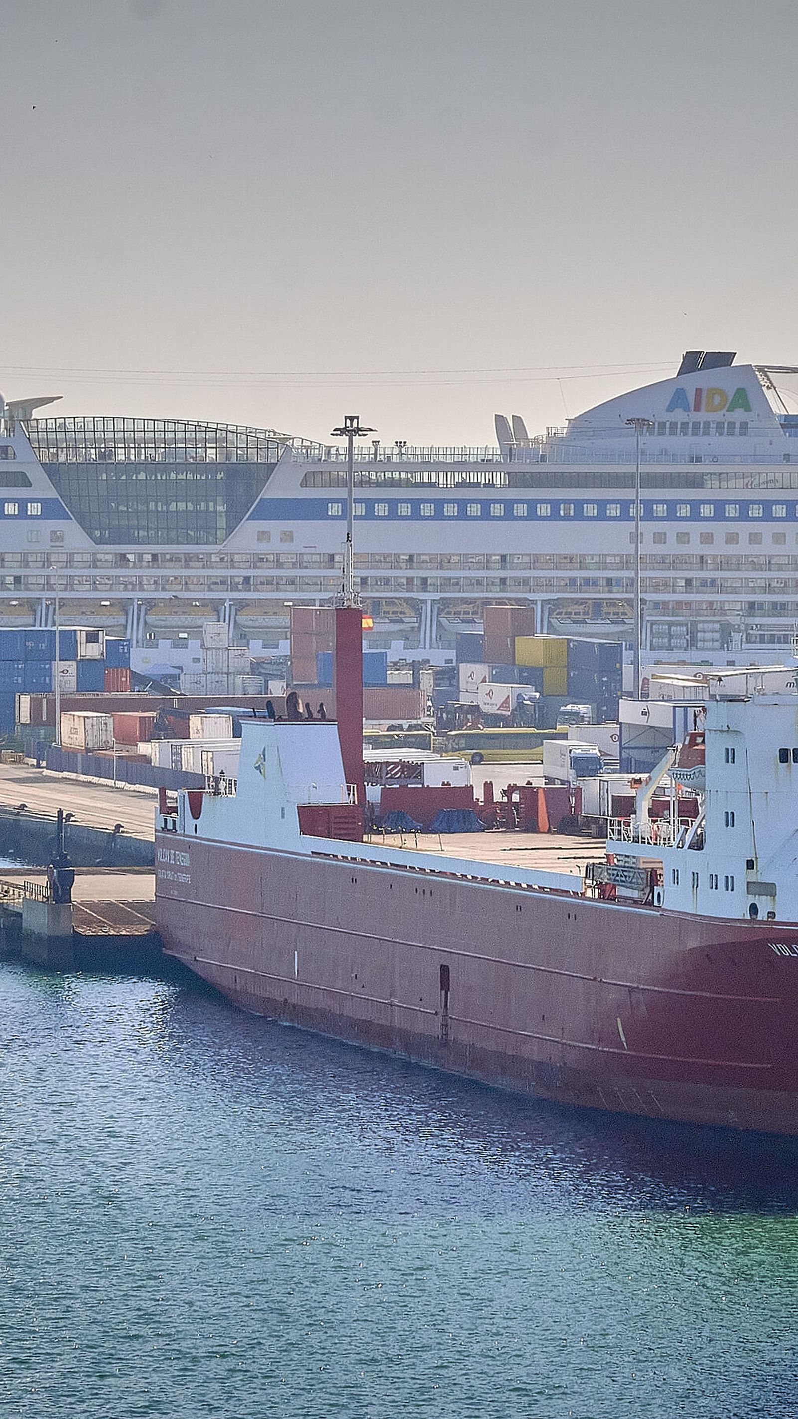 Imagen de archivo del puerto de Cádiz lleno de barcos