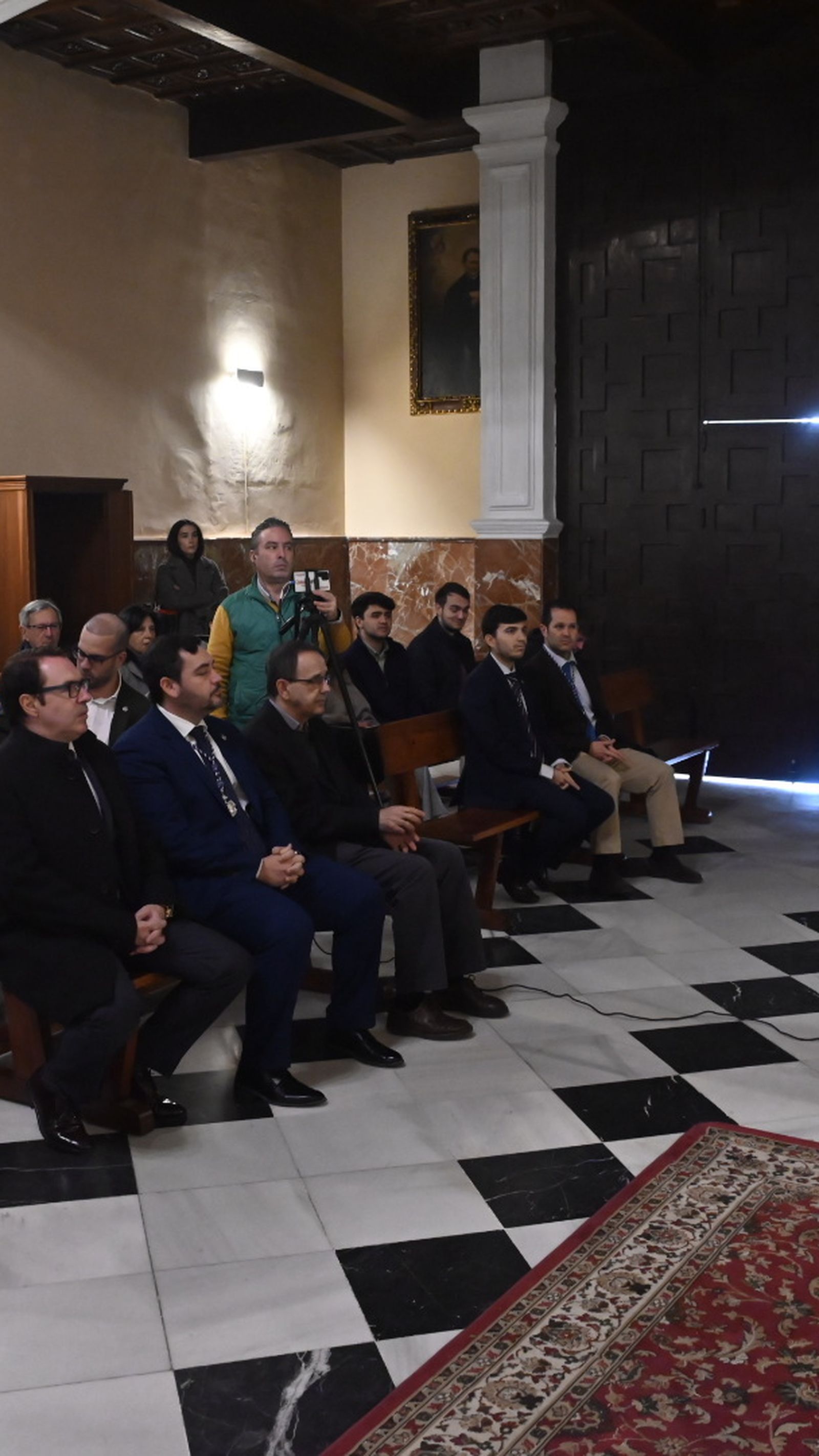 Un momento de la presentación del diseño del techo de palio de la Virgen de la Piedad.