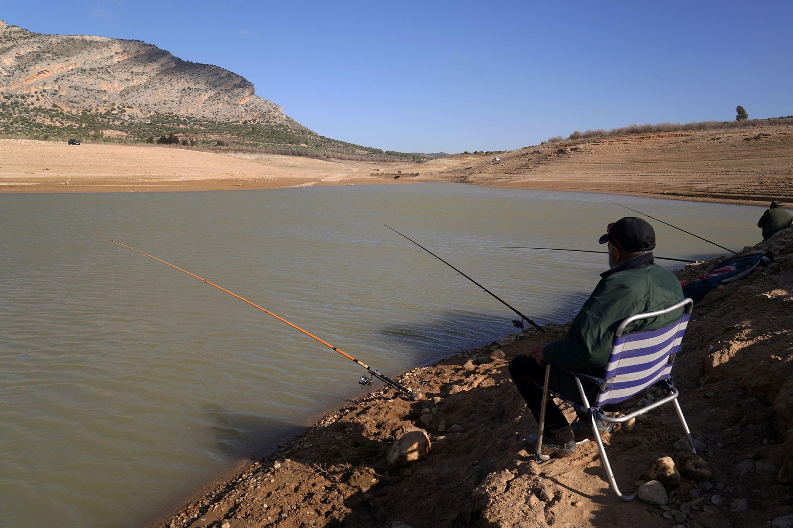 Los efectos de la sequía en el pantano de Guadalteba, en fotos