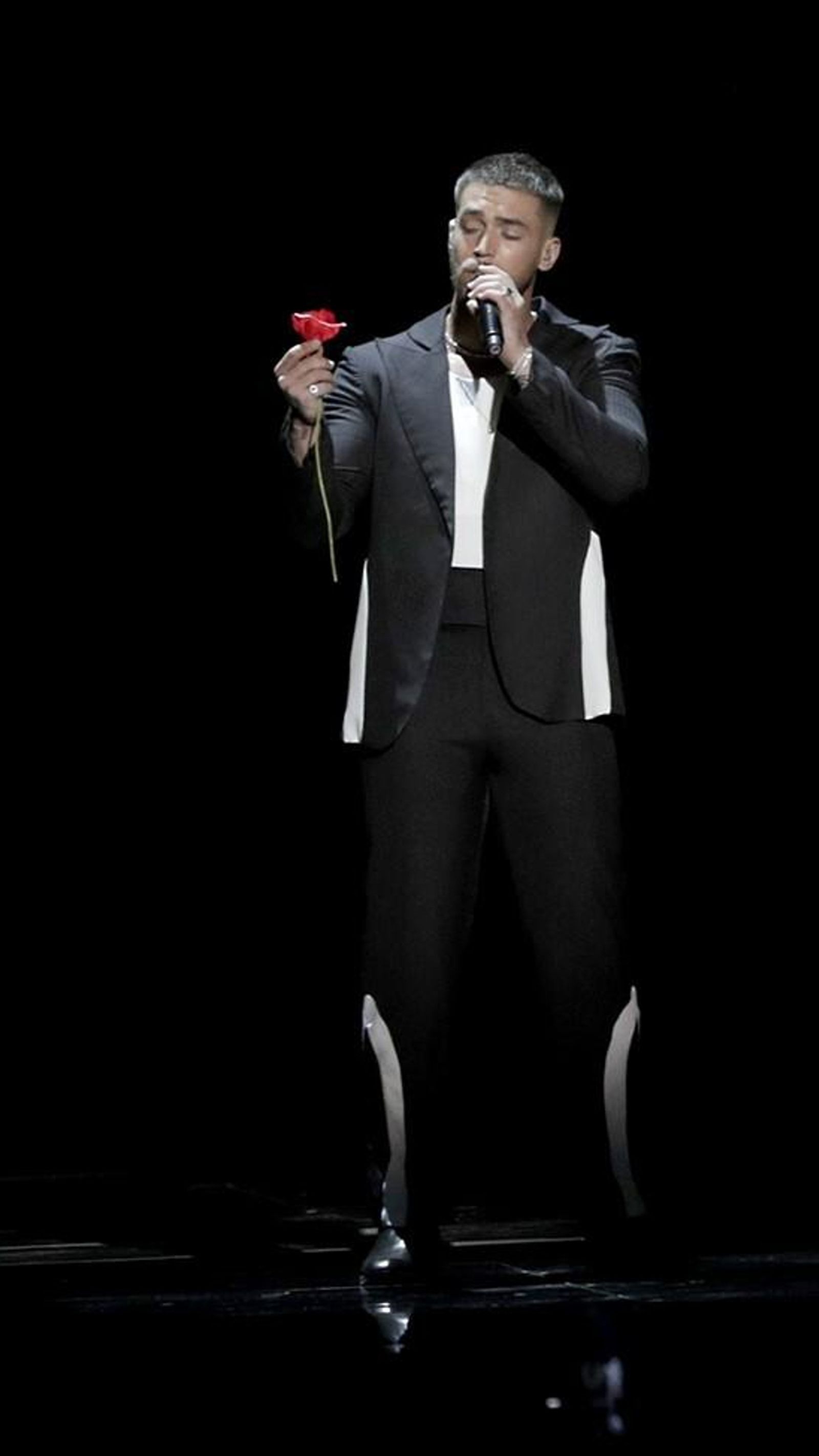 St Pedro con el bolero 'Dos extraños'