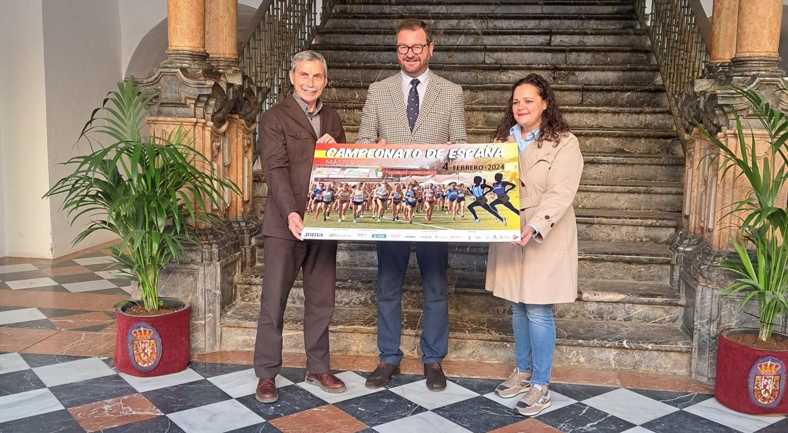 Las autoridades, durante la presentación del evento.