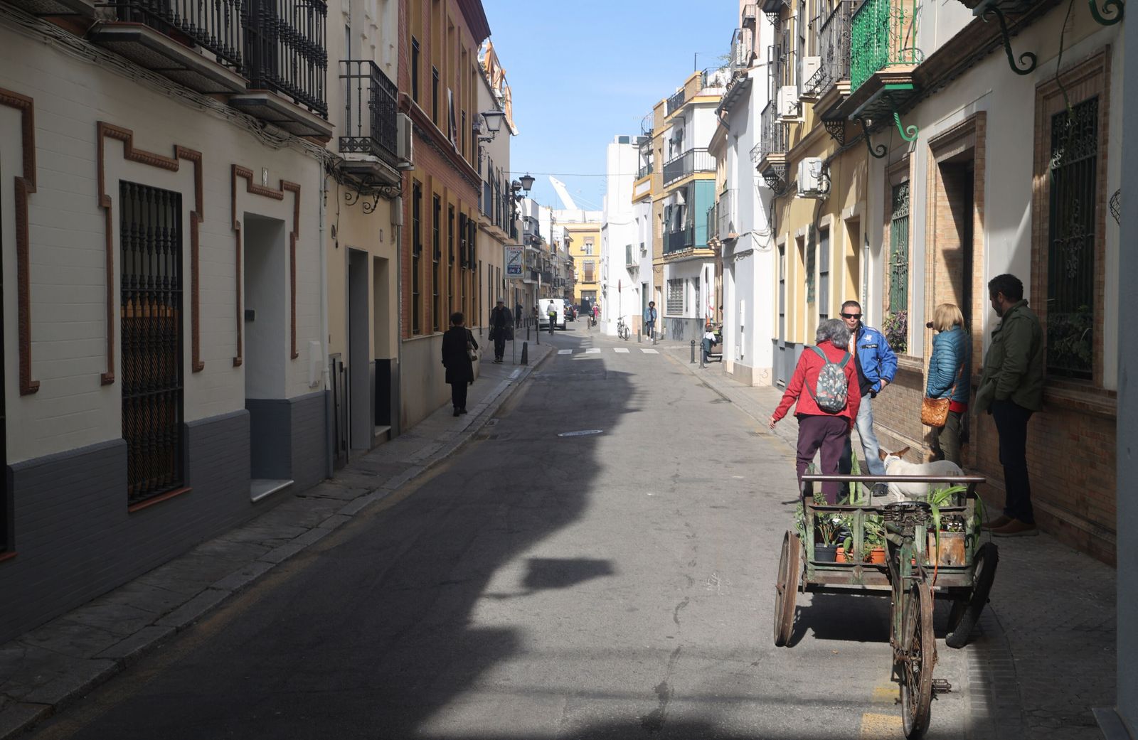 La calle Parras a mediodía.
